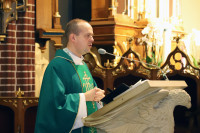 Dzień fatimski. O godz. 18:00 odbyła się Msza św. z nowenną do Matki Bożej. Po jej zakończeniu procesja fatimska ulicami Szczecina. Modlitwie przewodniczył ks. Maciej Czaczyk.