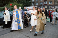 Dzień fatimski. O godz. 18:00 odbyła się Msza św. z nowenną do Matki Bożej. Po jej zakończeniu procesja fatimska ulicami Szczecina. Modlitwie przewodniczył ks. Maciej Czaczyk.