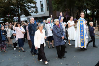 Dzień fatimski. O godz. 18:00 odbyła się Msza św. z nowenną do Matki Bożej. Po jej zakończeniu procesja fatimska ulicami Szczecina. Modlitwie przewodniczył ks. Maciej Czaczyk.
