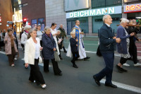 Dzień fatimski. O godz. 18:00 odbyła się Msza św. z nowenną do Matki Bożej. Po jej zakończeniu procesja fatimska ulicami Szczecina. Modlitwie przewodniczył ks. Maciej Czaczyk.