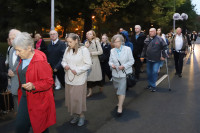 Dzień fatimski. O godz. 18:00 odbyła się Msza św. z nowenną do Matki Bożej. Po jej zakończeniu procesja fatimska ulicami Szczecina. Modlitwie przewodniczył ks. Maciej Czaczyk.
