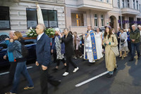 Dzień fatimski. O godz. 18:00 odbyła się Msza św. z nowenną do Matki Bożej. Po jej zakończeniu procesja fatimska ulicami Szczecina. Modlitwie przewodniczył ks. Maciej Czaczyk.